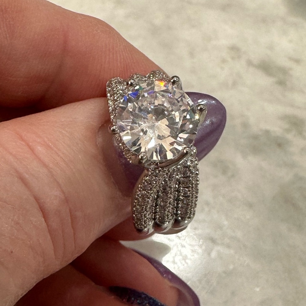 Stunning Size 9,  5 Carat Moissanite Ring S925 - Picture 3 of 12